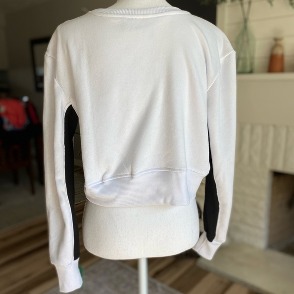 Puma crop long sleeve sweatshirt white size Xsmall NWT - Picture 4 of 9